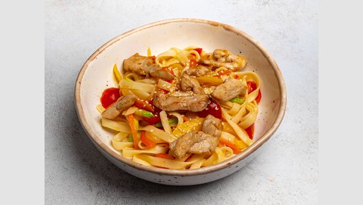 Вок-лапша Удон с курицей с бесплатной доставкой на дом из «ВкусВилл ...