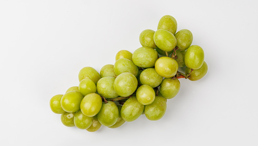 Виноград Атом белый без косточки с бесплатной доставкой на дом из ...