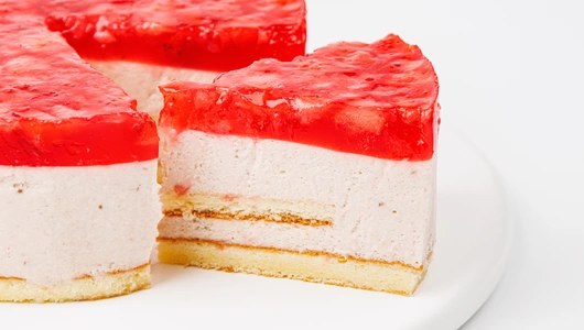 Торт "Клубника-банан" на японском бисквите Торт "Клубника-банан" на японском бисквите