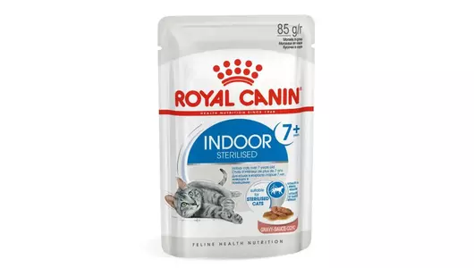 Влажный корм Royal Canin Indoor Sterilised 7+ для домашних, стерилизованных кошек старше 7 лет (кусочки в соусе) 85гр