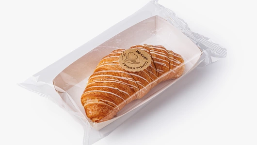 Круассан с заварным кремом и облепиховым конфитюром, кафе