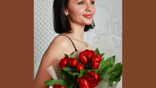 Букет пионов Ред шарм 15 шт