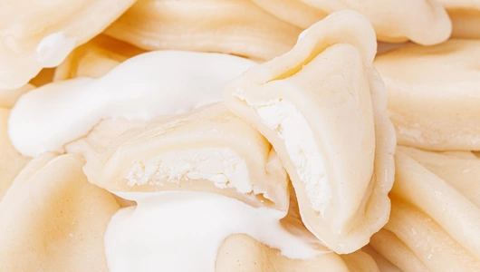 Вареники с творогом и сметаной