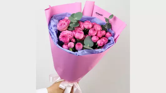 Авторский букет «Жизель» из&nbsp;розовых кустовых роз и&nbsp;эвкалипта FMART by flowwow