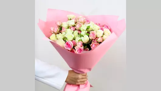 Монобукет "Первое свидание" из&nbsp;11 кустовых роз FMART by flowwow