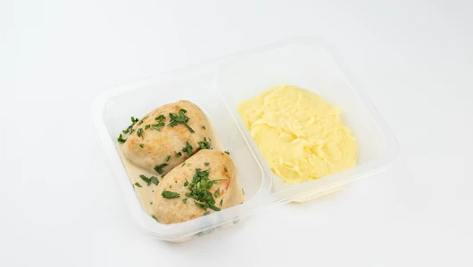 Бабушкины котлеты в&nbsp;сливочном соусе с&nbsp;картофельным пюре