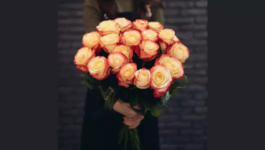 Букет из&nbsp;19 роз Кабарет (70см)