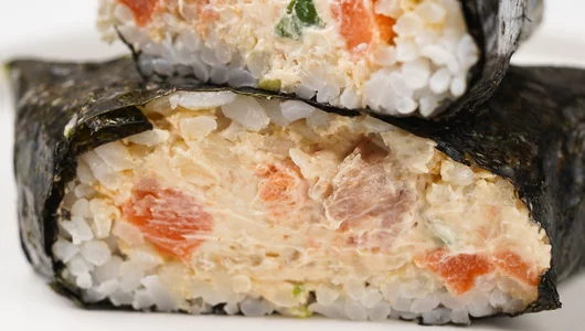 Онигири с форелью "Спайси"