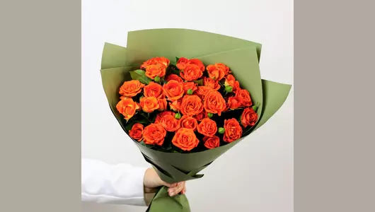 Монобукет из&nbsp;9 оранжевых кустовых роз сорта Бэби FMART by flowwow