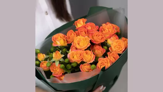 Букет из&nbsp;кустовой розы 7шт