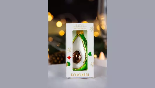 Игрушка елочная Коломеев Тропическое авокадо в&nbsp;подарочной упаковке h-8,5 см 1 шт