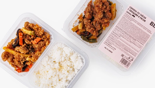 Свинина по-тайски с овощами и рисом