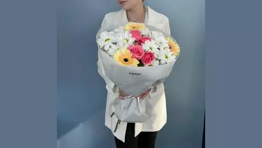 Букет с&nbsp;кустовой розой и&nbsp;гермини FMART by flowwow