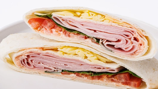 Тортилья с ветчиной и сыром, кафе