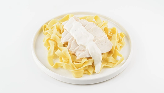 Паста с курицей в соусе альфредо