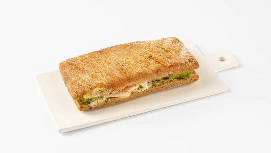 Чиабатта ржаная с индейкой и соусом песто, кафе