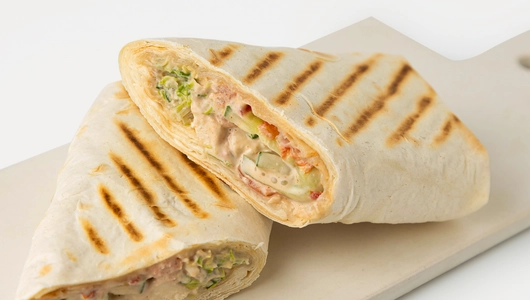 Сэндвич-ролл с курицей и соусом Спайси, кафе