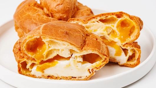 Профитроли манго-персик с заварным кремом, 2 шт