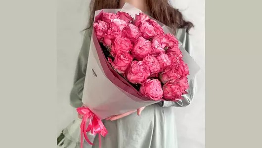 Букет 25 розовых пионовидных роз FMART by flowwow