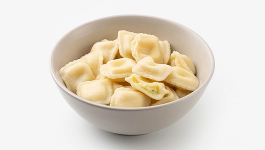 Равиоли мини с сыром сулугуни, яйцом и зеленью Равиоли мини с сыром сулугуни, яйцом и зеленью