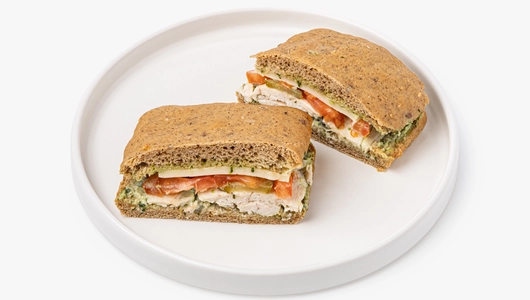 Мини-чиабатта с&nbsp;индейкой, сыром Гауда и&nbsp;соусом "Песто", кафе