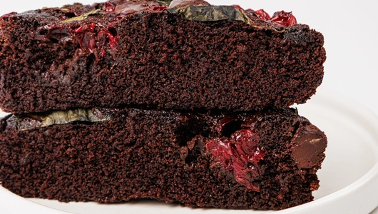 Брауни с клюквой и мятой веган, кафе