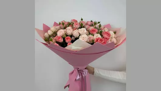 Букет пионовидных роз «Моей Королеве»