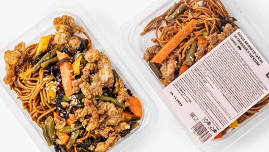 Лапша яичная по-тайски со свининой и овощами