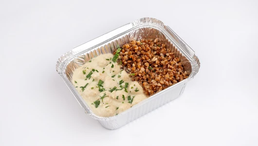 Фрикадельки в сливочно-перечном соусе с гречкой