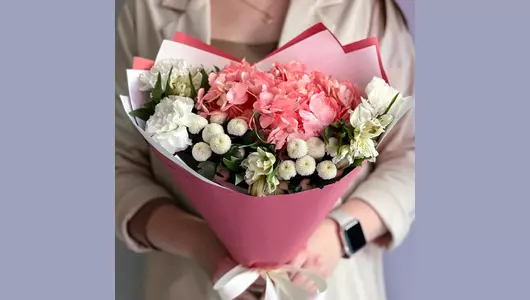 Букет с&nbsp;гортензией и&nbsp;альстромерией #107 FMART by flowwow