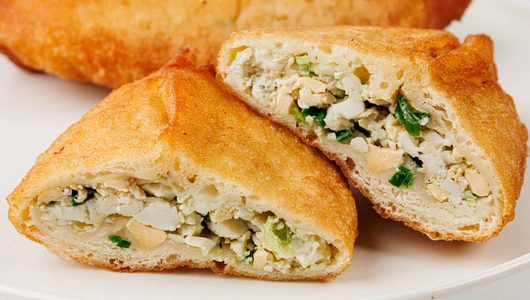 Пирожки жареные с луком и яйцом, 2 шт Пирожки жареные с луком и яйцом, 2 шт