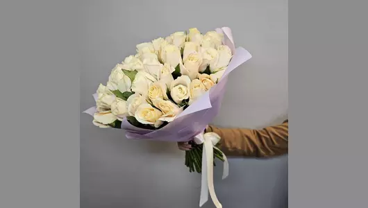 Монобукет из&nbsp;51 розы Кения FMART by flowwow