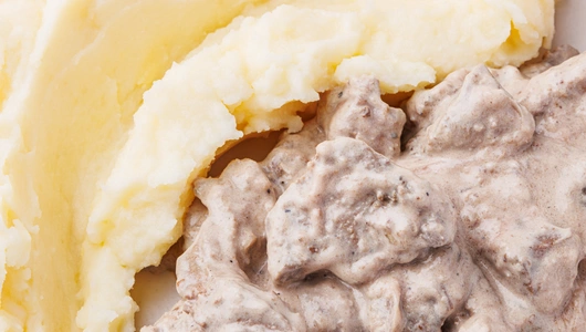 Печень по-строгановски с&nbsp;картофельным пюре