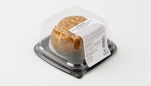 Пирожное "Шу" с фисташкой и малиной, кафе