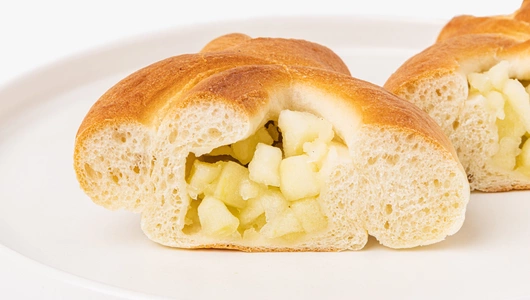 Булочка с&nbsp;яблоком (постная)