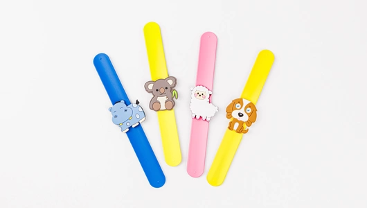 Слэп-браслет с фигуркой, в ассортименте