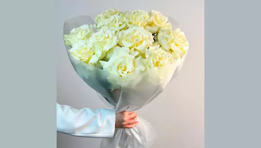 Монобукет из&nbsp;11 белых французских роз "Светлые чувства" FMART by flowwow