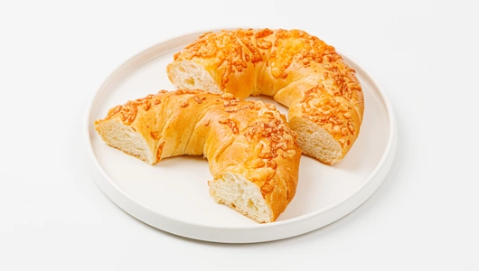 Кольцо сдобное с сыром