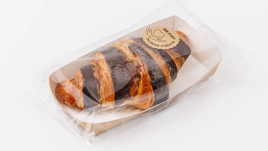 Круассан с шоколадно-ореховой начинкой, кафе Круассан с шоколадно-ореховой начинкой, кафе