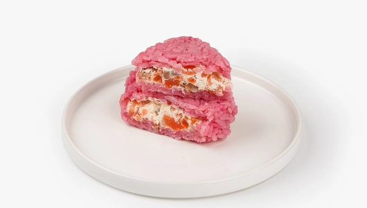 Онигири "Ко Дню влюблённых" с&nbsp;семгой