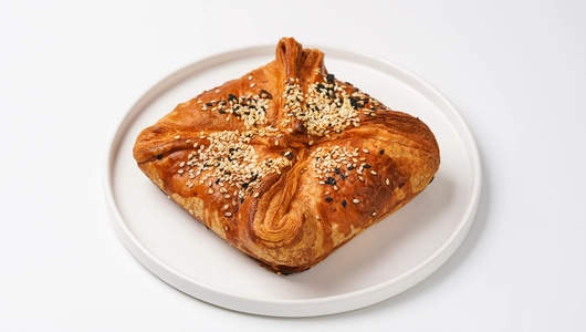 Слойка с адыгейским сыром