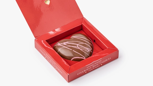 Шоколад с&nbsp;начинкой "Малина - фисташка" в&nbsp;форме сердца