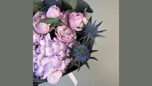 Букет с&nbsp;эрингиумом и&nbsp;лаванда баблс FMART by flowwow