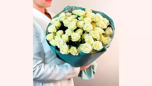 Монобукет из&nbsp;15 штук кустовой розы "Чистота и&nbsp;нежность" FMART by flowwow