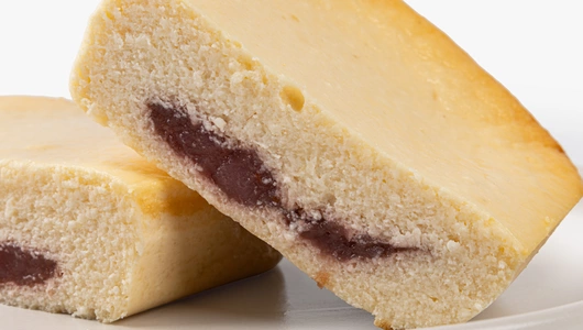 Запеканка творожная с&nbsp;клубникой и&nbsp;малиной