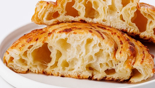 Улитка слоеная сырная