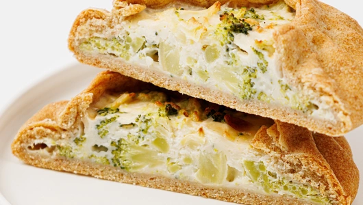 Галета с брокколи и сыром, кафе Галета с брокколи и сыром, кафе