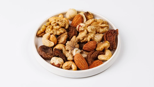 Смесь из орехов и сушеного абрикоса
