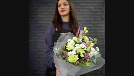 Сборный букет из&nbsp;эустомы, маттиолы, астромерии и&nbsp;гвоздики