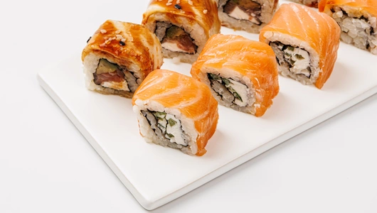 Сет роллов "Филадельфия" с сёмгой и угрём